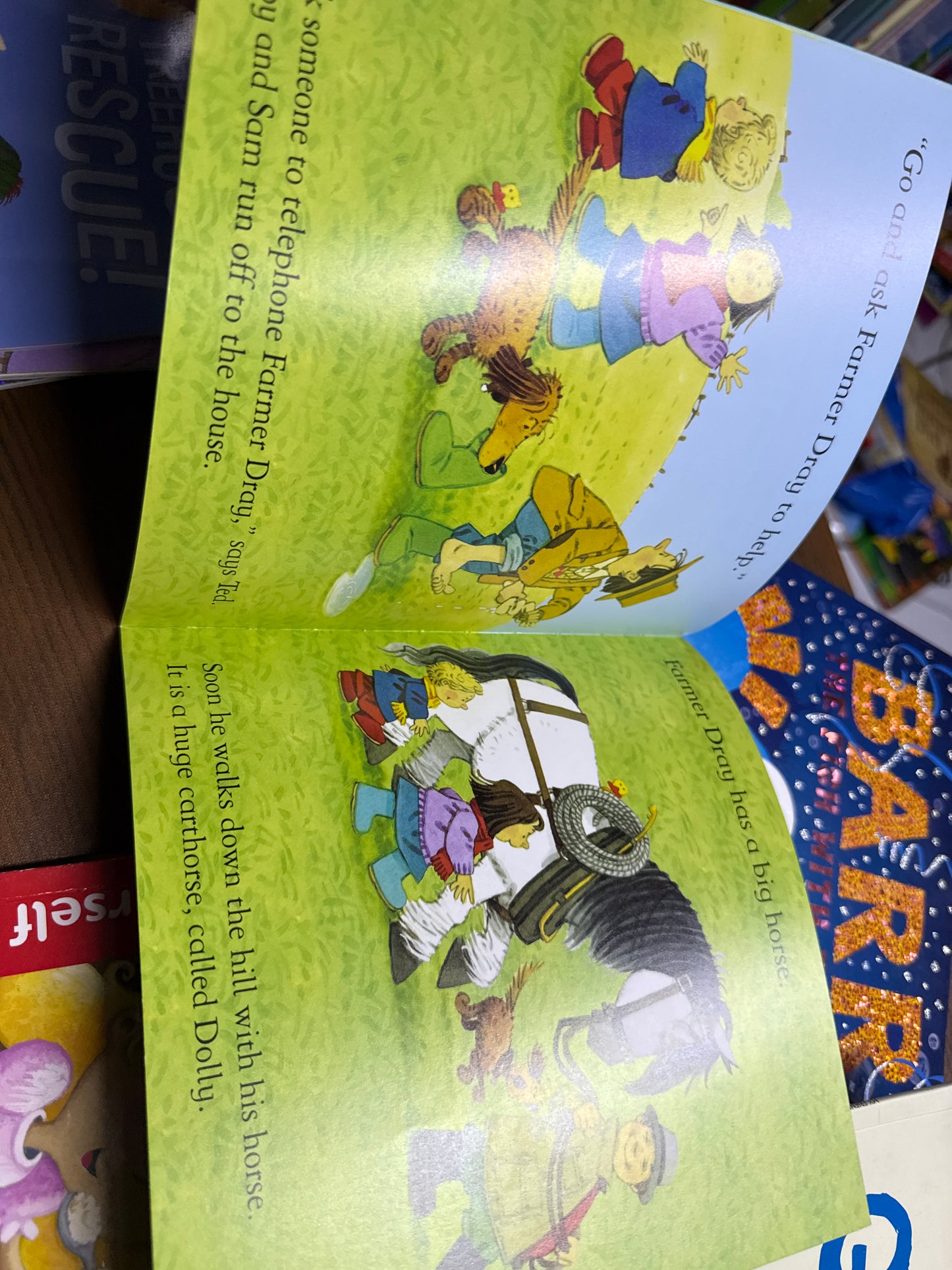 The Runaway Tractor (Farmyard Tales)
